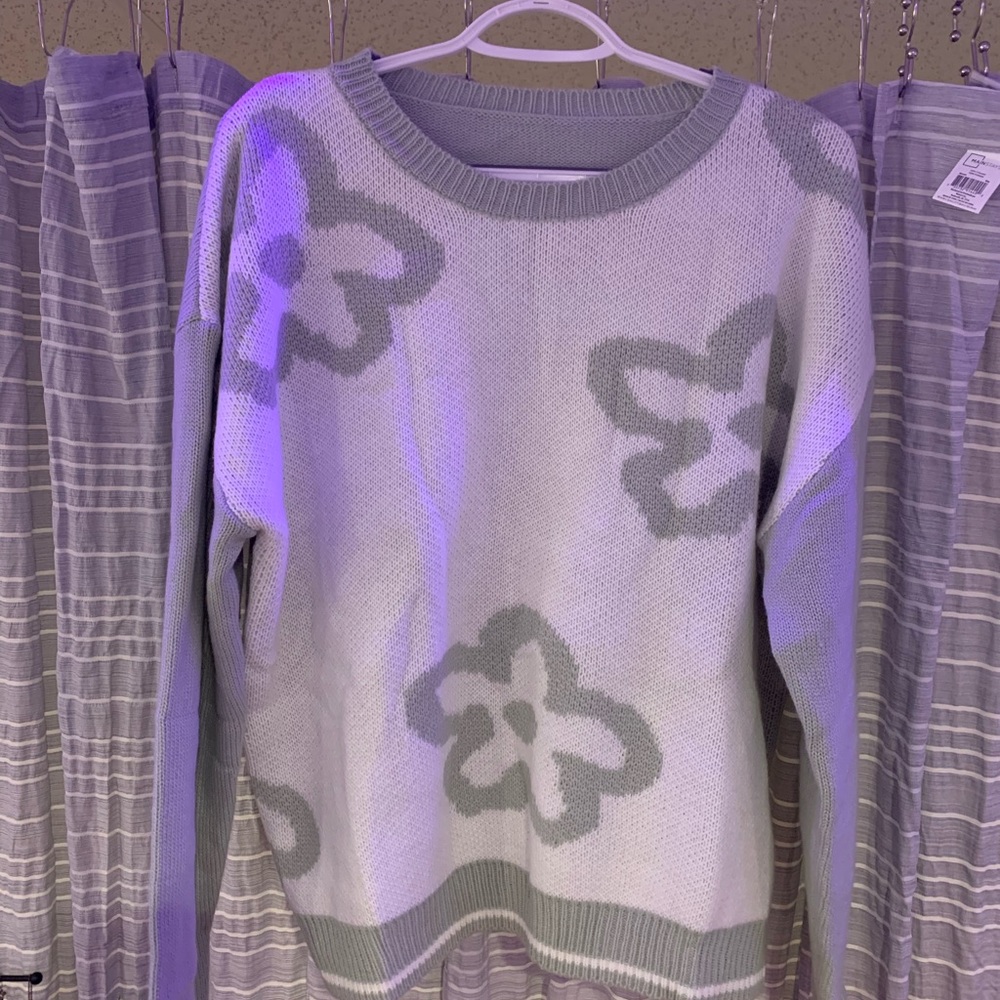 Green flower sweater